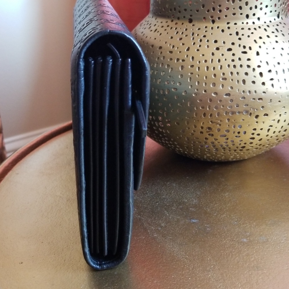 Authentic Gucci Voyager  clutch - Picture 3 of 11